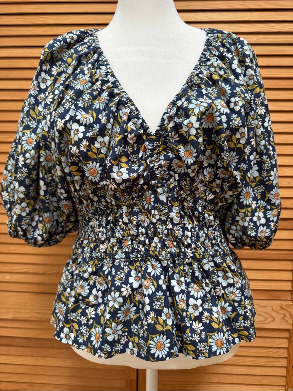 Old Navy Smocked V-Neck Peplum Top Floral Daisy Puff Sleeve Medium Prairie Boho